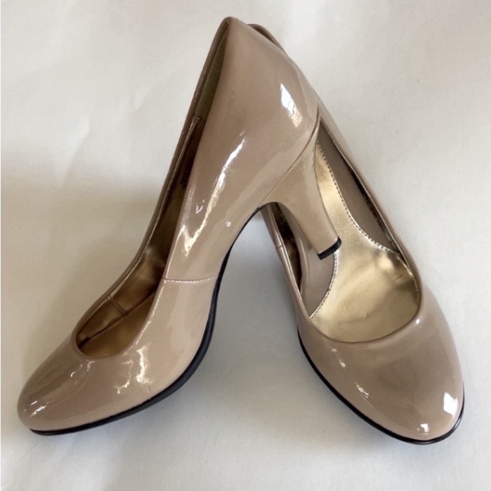 Eurosoft heels size 7 NWOT